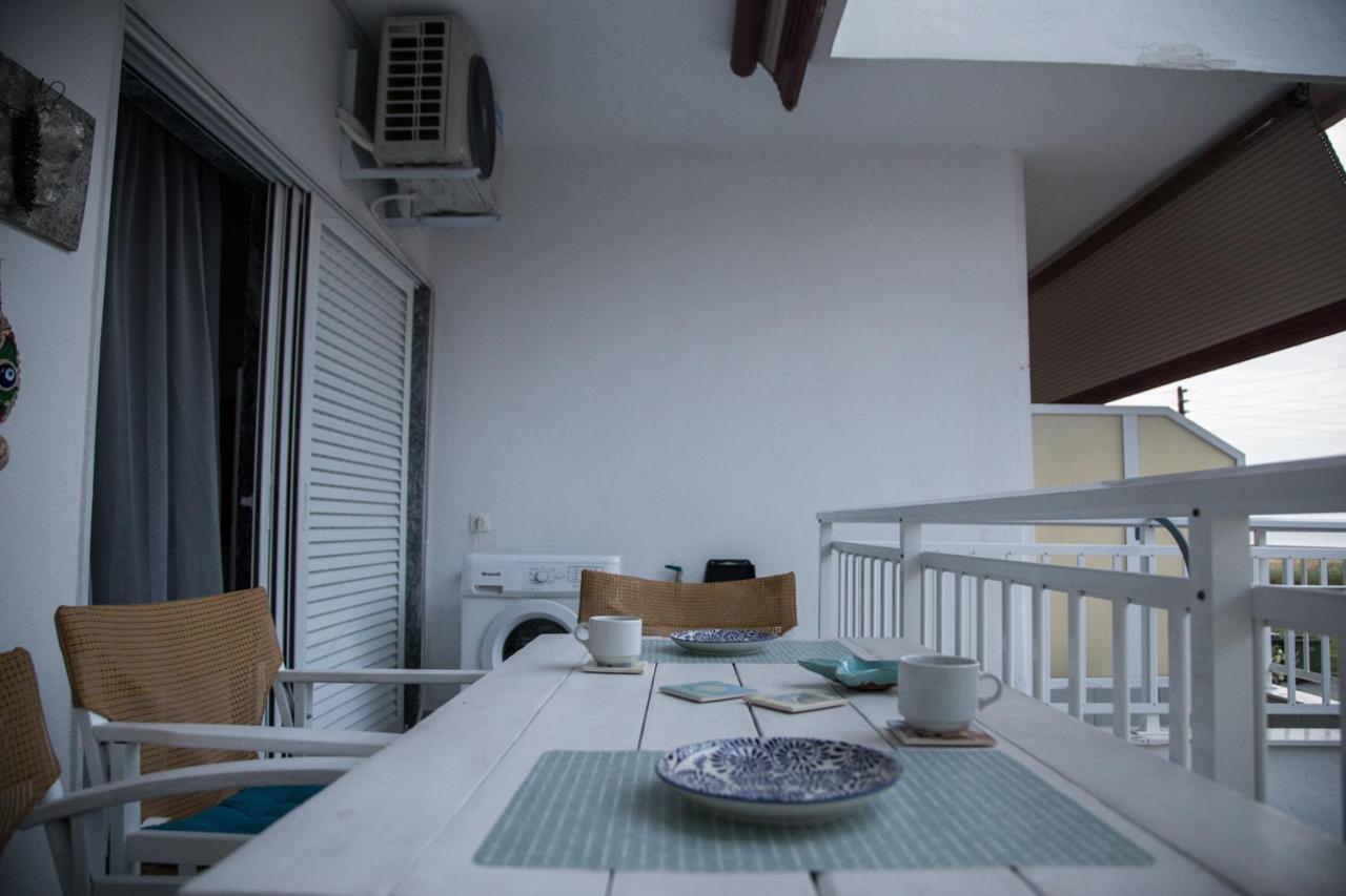 Grey Theros Apartments Dioniszíu-part Kültér fotó